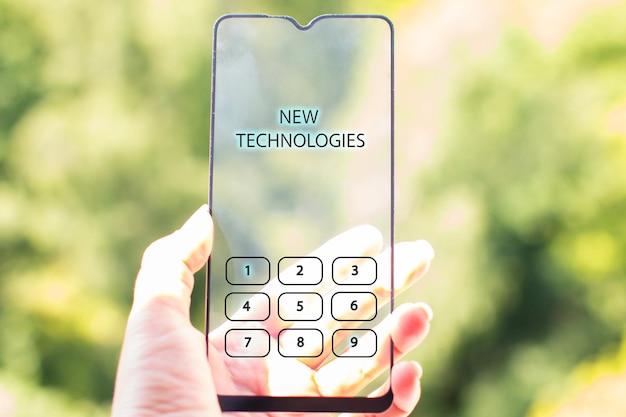 Un telefono di nuova tecnologia Transparent Live Phone