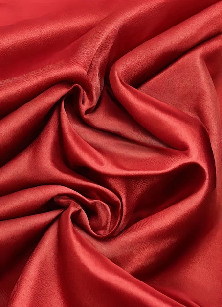 Un tessuto di raso rosso con una morbida onda di luce.