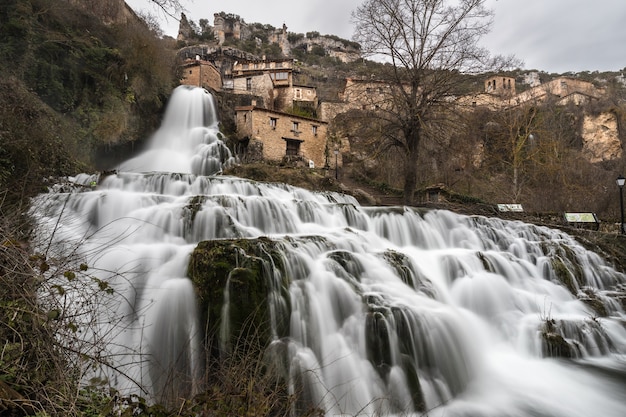 Un tour della provincia di Burgos, in Spagna, con le sue cascate, i castelli, le montagne ...