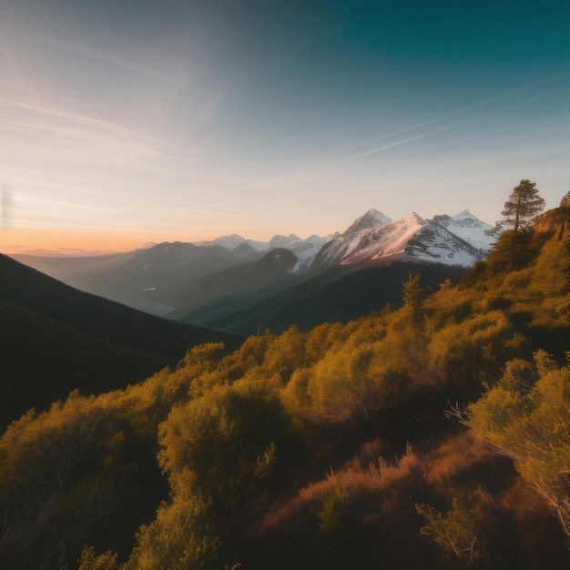 Un tramonto con una montagna sullo sfondo