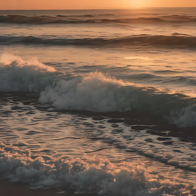 un tramonto su una spiaggia con un'onda che si schianta su di essa