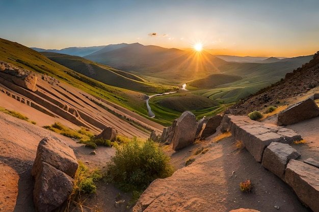 Un tramonto su una vallata con le montagne sullo sfondo