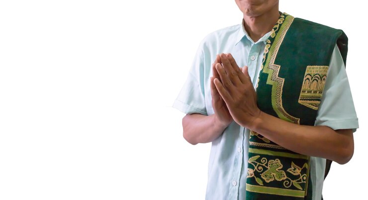 Un uomo stringe la mano e si scusa