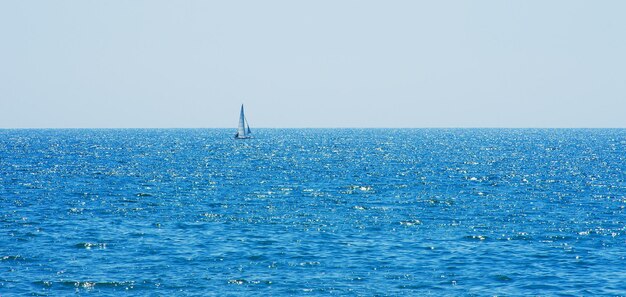 Un veliero in mare