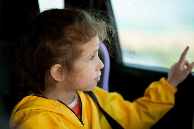 Una bambina in macchina Viaggio Viaggio