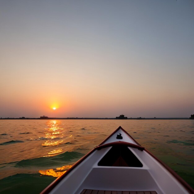 Una barca verso l'orizzonte al tramonto