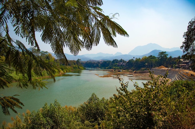 Una bella vista del fiume Mekong nella città di Luang Prabang Laos