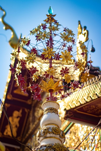 Una bella vista del tempio buddista si trova a Chiang Rai Thailandia