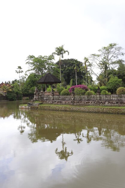 Una bella vista del tempio di Taman Ayun situato a Bali Indonesia