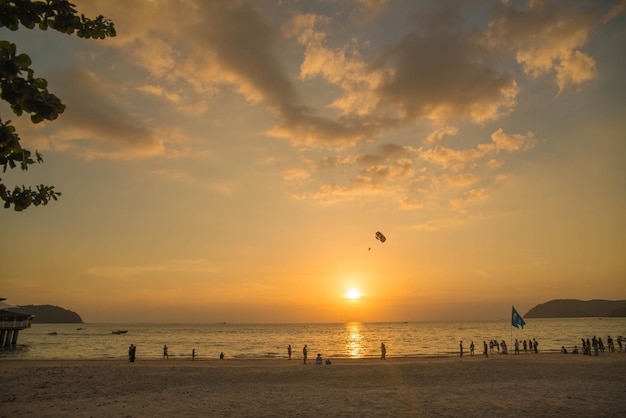 Una bella vista della spiaggia di Pantai Cenang Langkawi Malesia