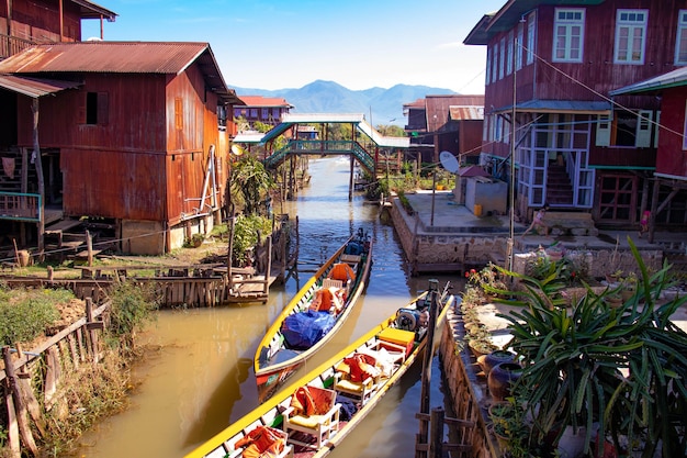 Una bella vista delle case nel Lago Inle Myanmar