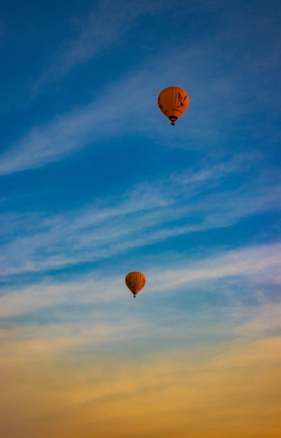 Una bella vista di palloncini nella città di Bagan Myanmar