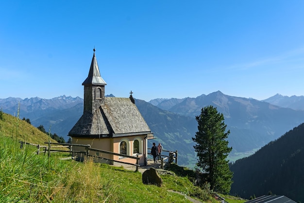 Una bellissima cappella nelle Alpi