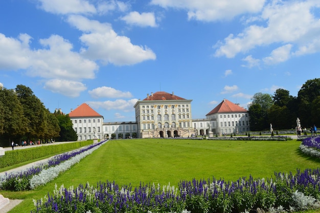 Una bellissima foto del palazzo di Nymphenburg a Monaco, in Germania