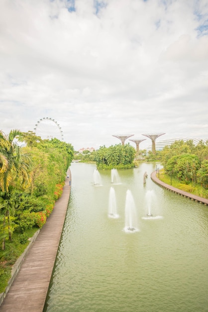 Una bellissima vista dei giardini sulla baia situata a Singapore