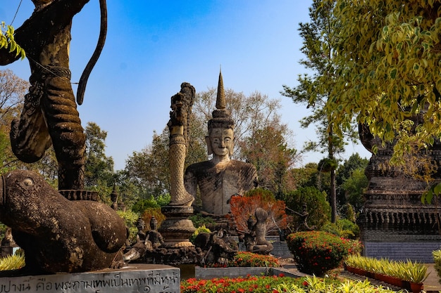 Una bellissima vista del Buddha Park situato a Nong Khai Thailandia