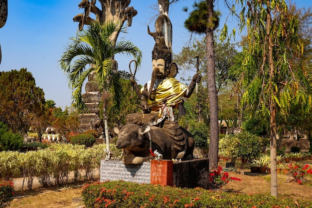 Una bellissima vista del Buddha Park situato a Nong Khai Thailandia