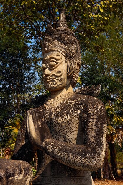 Una bellissima vista del Buddha Park situato a Nong Khai Thailandia