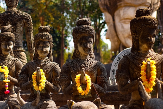 Una bellissima vista del Buddha Park situato a Nong Khai Thailandia