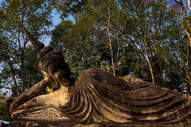 Una bellissima vista del Buddha Park situato a Nong Khai Thailandia