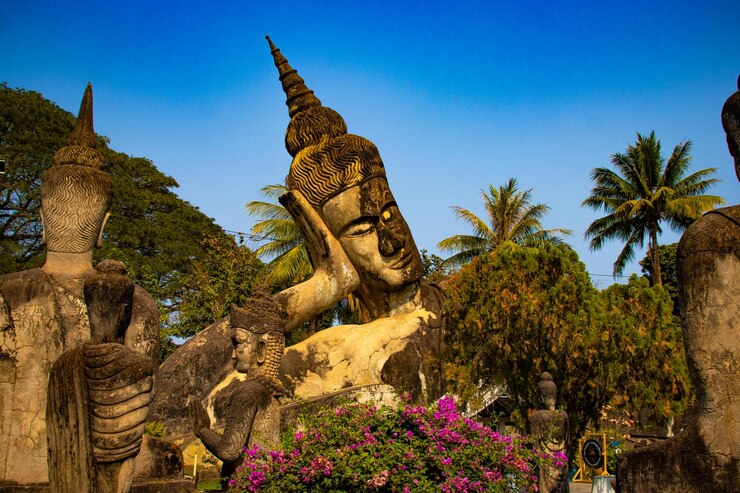 Foto una bellissima vista del buddha park situato a vientiane laos
