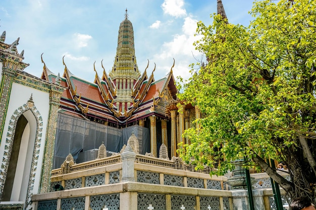 Una bellissima vista del Grand Palace il Museo Wat Phra Kaew situato a Bangkok in Thailandia