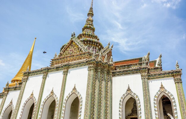 Una bellissima vista del Grand Palace il Museo Wat Phra Kaew situato a Bangkok in Thailandia