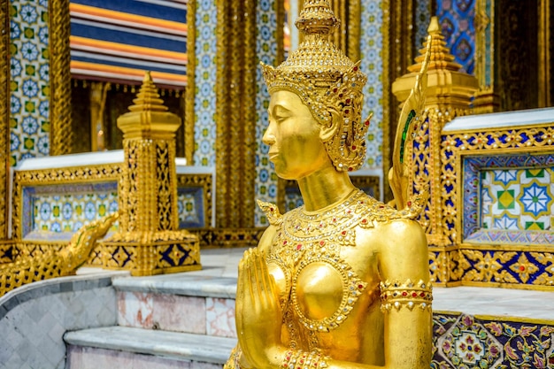 Una bellissima vista del Grand Palace il Museo Wat Phra Kaew situato a Bangkok in Thailandia