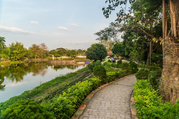 Una bellissima vista del parco a Yangon Myanmar