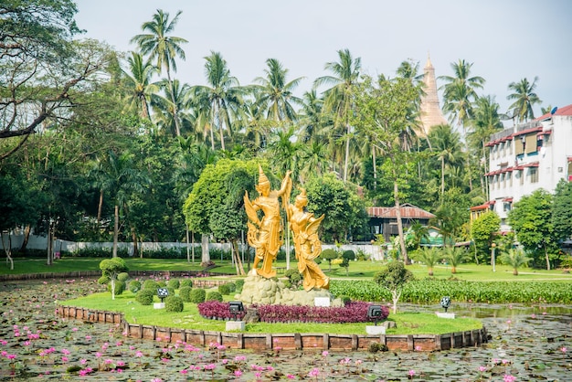 Una bellissima vista del parco a Yangon Myanmar