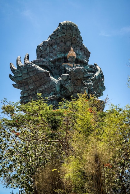 Una bellissima vista del Parco GWK Garuda Wisnu Kencana situato a Bali Indonesia