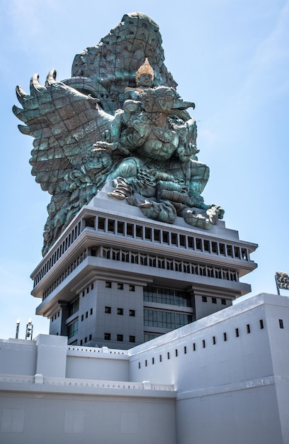 Una bellissima vista del Parco GWK Garuda Wisnu Kencana situato a Bali Indonesia