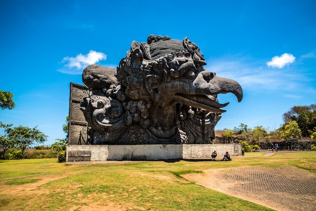 Una bellissima vista del Parco GWK Garuda Wisnu Kencana situato a Bali Indonesia