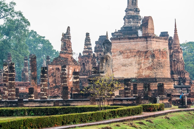 Una bellissima vista del Parco storico di Sukhothai situato in Thailandia