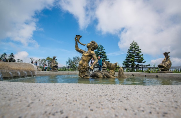 Una bellissima vista del Sunworld Ba Na Hills Park situato a Da Nang Vietnam