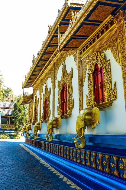 Una bellissima vista del tempio buddista situato a Chiang Mai Thailandia