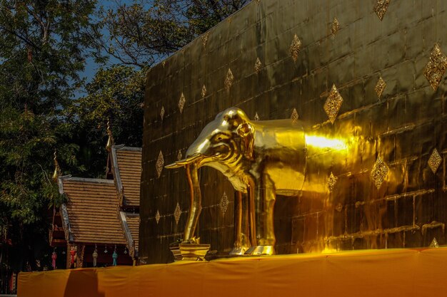 Una bellissima vista del tempio buddista situato a Chiang Mai Thailandia