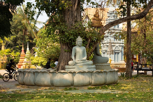 Una bellissima vista del tempio buddista situato a Siem Reap in Cambogia