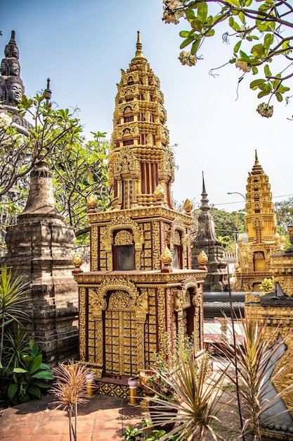 Una bellissima vista del tempio buddista situato a Siem Reap in Cambogia