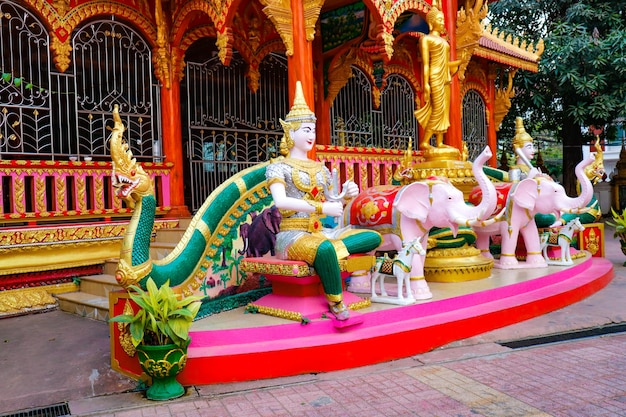 Una bellissima vista del tempio buddista situato a Vientiane Laos