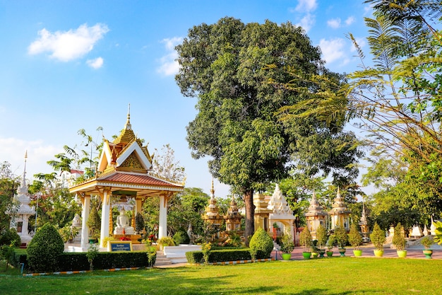 Una bellissima vista del tempio buddista situato a Vientiane Laos