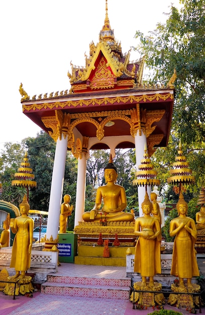 Una bellissima vista del tempio buddista situato a Vientiane Laos