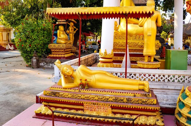 Una bellissima vista del tempio buddista situato a Vientiane Laos