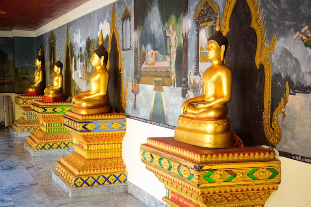 Una bellissima vista del tempio buddista Wat Doi Suthep situato a Chiang Mai Thailandia