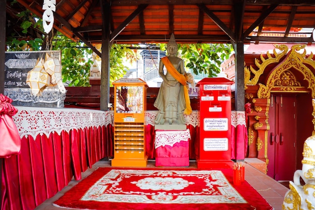 Una bellissima vista del tempio d'argento situato a Chiang Mai Thailandia