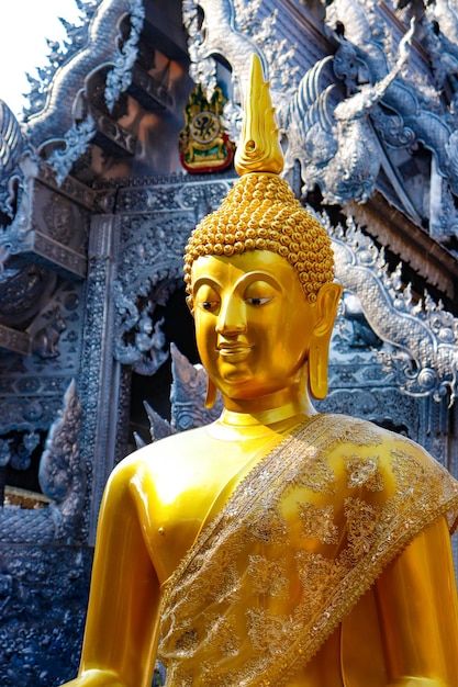 Una bellissima vista del tempio d'argento situato a Chiang Mai Thailandia