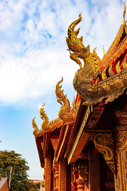 Una bellissima vista del tempio d'argento situato a Chiang Mai Thailandia