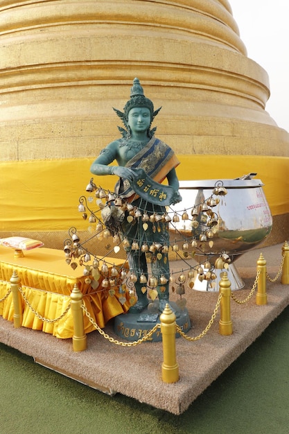 Una bellissima vista del Tempio del Monte d'Oro situato a Bangkok in Thailandia