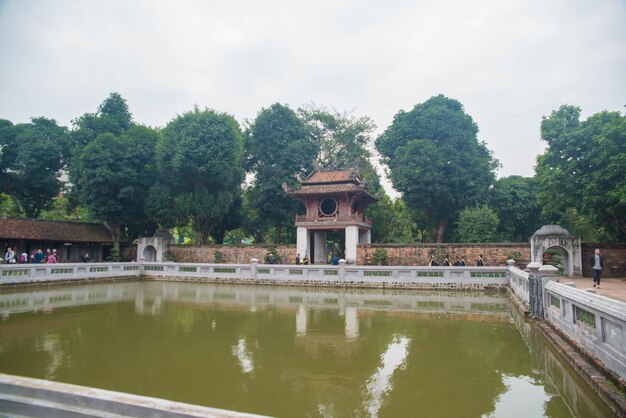 Una bellissima vista del Tempio della Letteratura situato ad Hanoi Vietnam