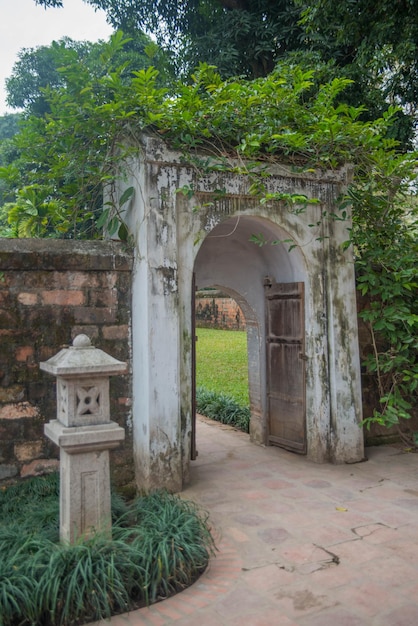 Una bellissima vista del Tempio della Letteratura situato ad Hanoi Vietnam